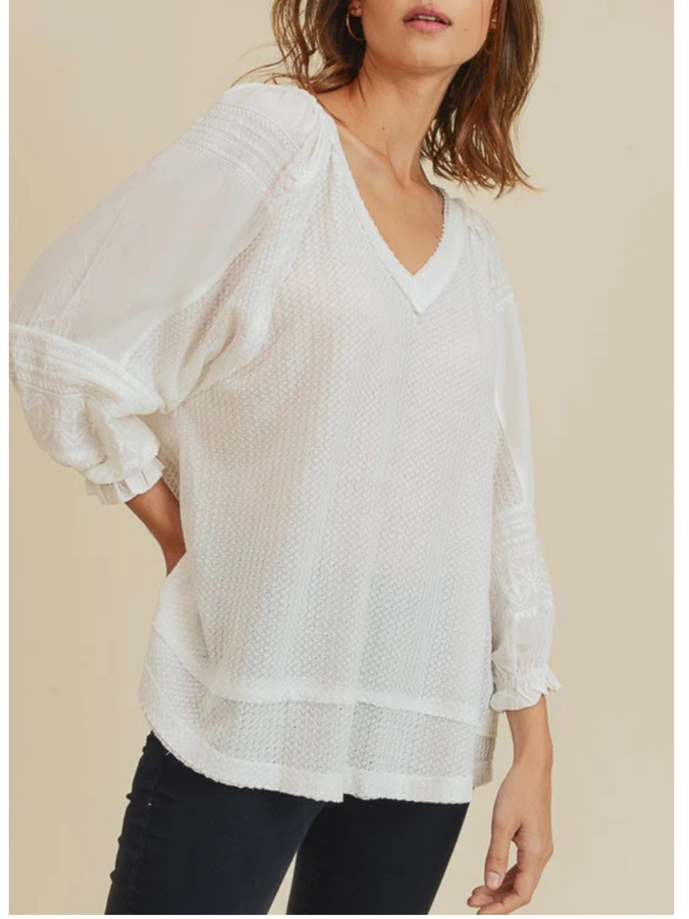 Women’s White V-Neck Textured Tunic Top